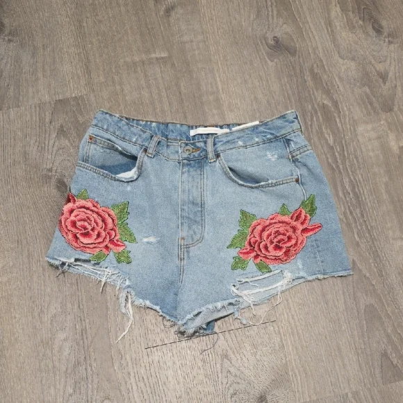 Zara Trafaluc Denimwear Rose Embroidered High Rise Shorts - Picture 15 of 16